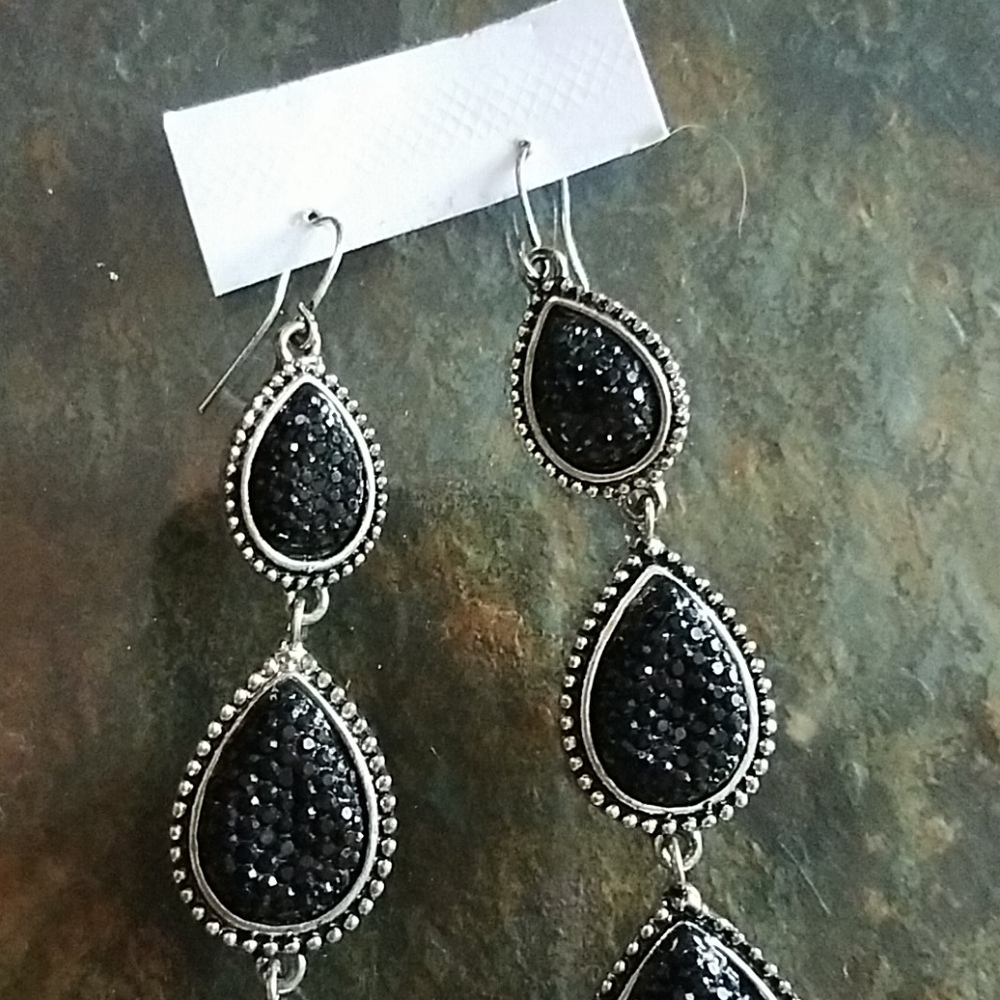 Earrings - Picture 2 of 8